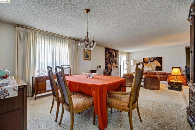 5861 Balmoral Dr, Oakland, CA 94619