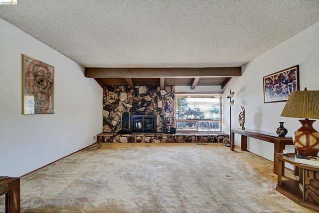 5861 Balmoral Dr, Oakland, CA 94619