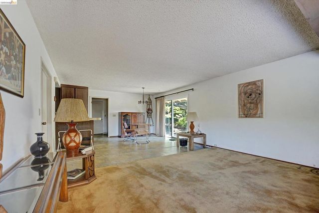 5861 Balmoral Dr, Oakland, CA 94619