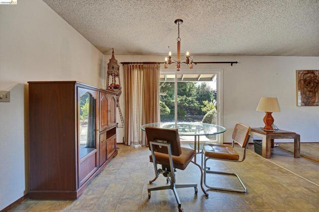 5861 Balmoral Dr, Oakland, CA 94619