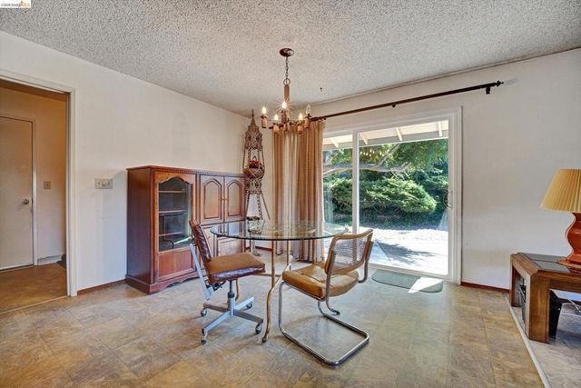 5861 Balmoral Dr, Oakland, CA 94619