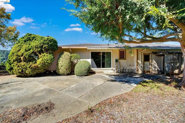 5861 Balmoral Dr, Oakland, CA 94619