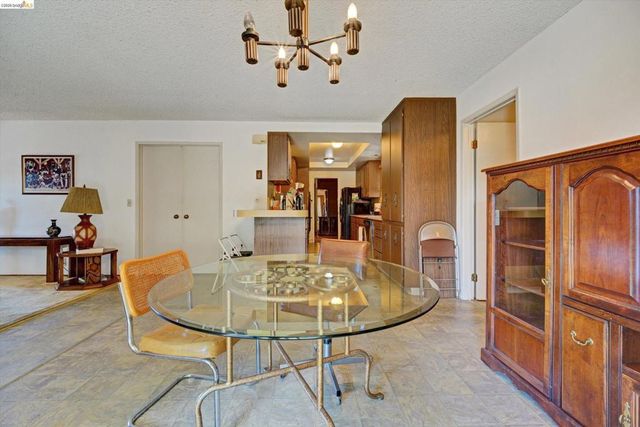 5861 Balmoral Dr, Oakland, CA 94619