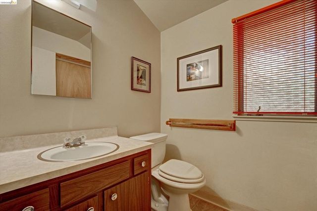 5861 Balmoral Dr, Oakland, CA 94619