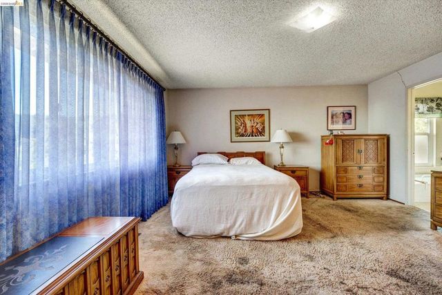 5861 Balmoral Dr, Oakland, CA 94619