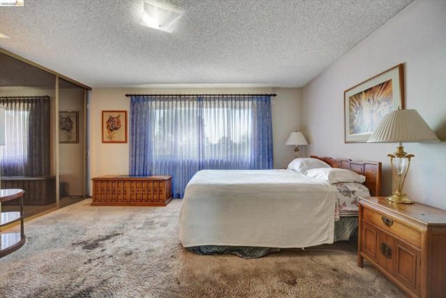 5861 Balmoral Dr, Oakland, CA 94619