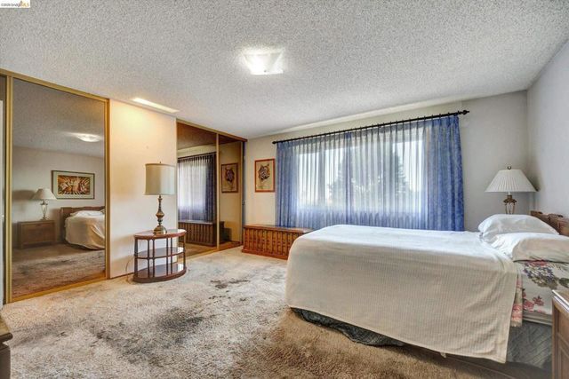 5861 Balmoral Dr, Oakland, CA 94619