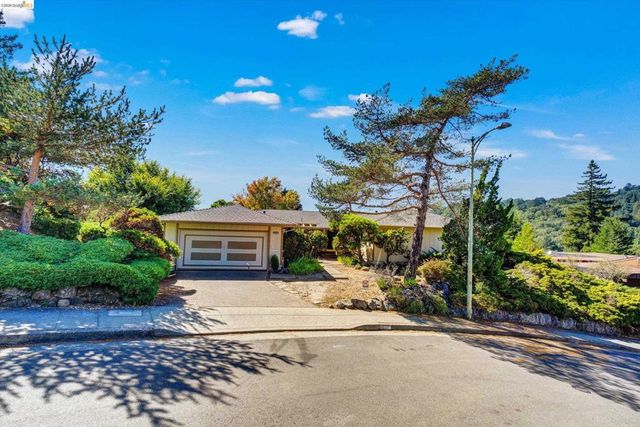 5861 Balmoral Dr, Oakland, CA 94619