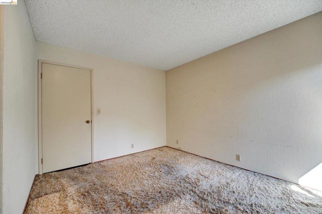 5861 Balmoral Dr, Oakland, CA 94619