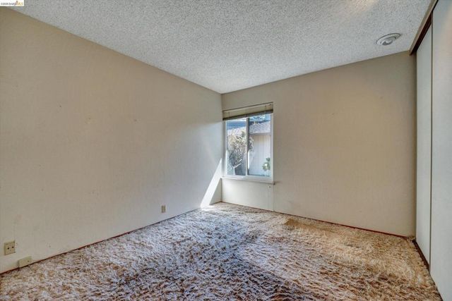 5861 Balmoral Dr, Oakland, CA 94619