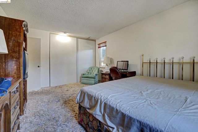 5861 Balmoral Dr, Oakland, CA 94619