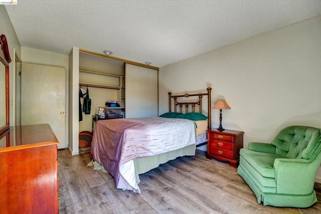 5861 Balmoral Dr, Oakland, CA 94619