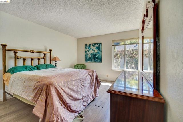 5861 Balmoral Dr, Oakland, CA 94619