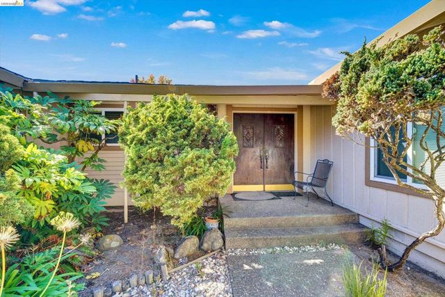 5861 Balmoral Dr, Oakland, CA 94619