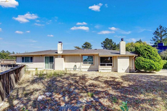 5861 Balmoral Dr, Oakland, CA 94619