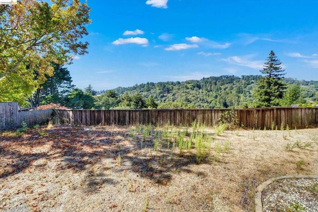 5861 Balmoral Dr, Oakland, CA 94619