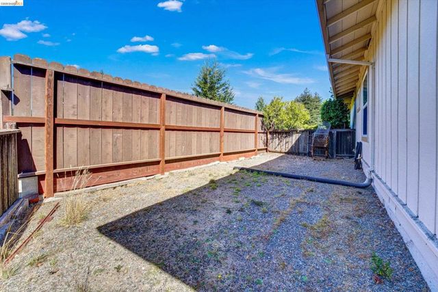 5861 Balmoral Dr, Oakland, CA 94619