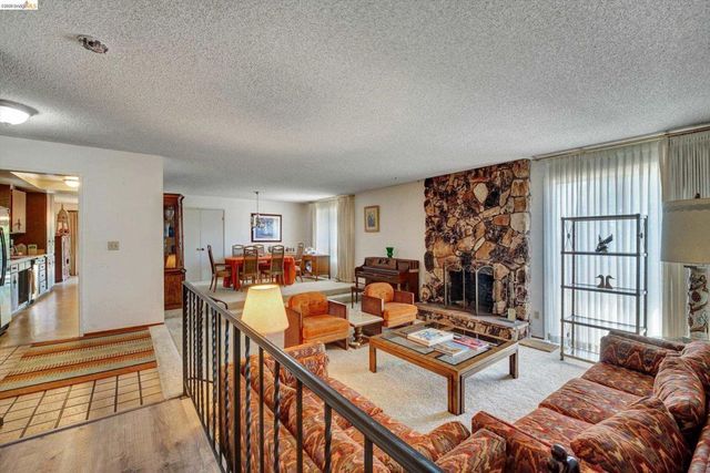 5861 Balmoral Dr, Oakland, CA 94619