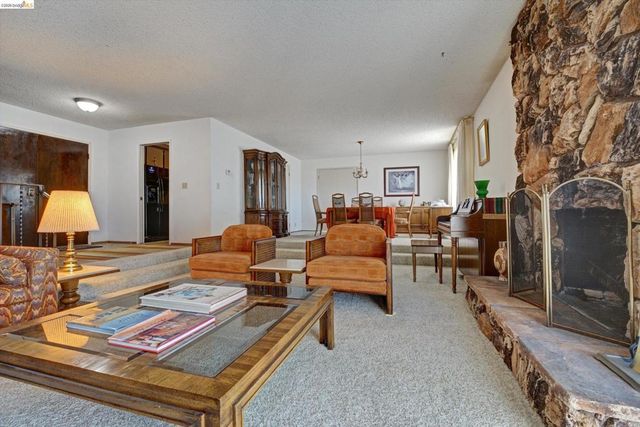 5861 Balmoral Dr, Oakland, CA 94619