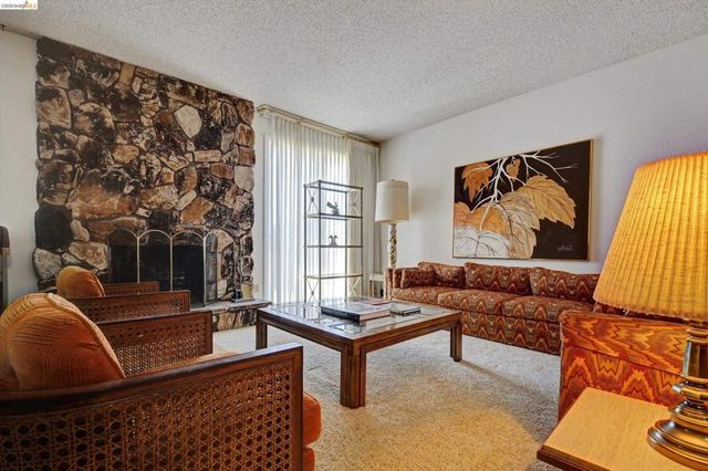5861 Balmoral Dr, Oakland, CA 94619