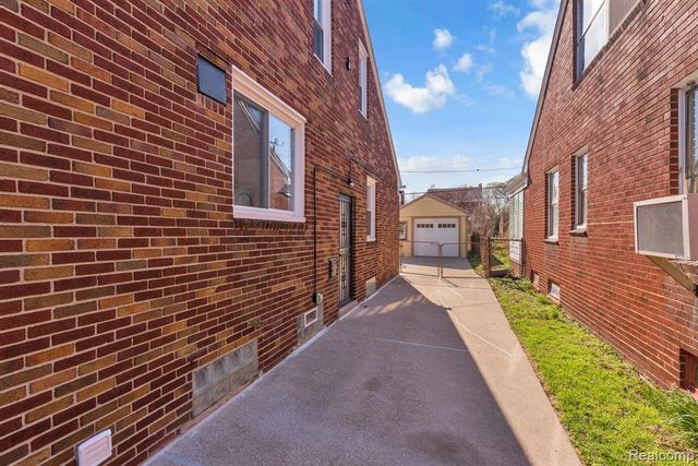 8285 Cheyenne Street, Detroit, MI 48228