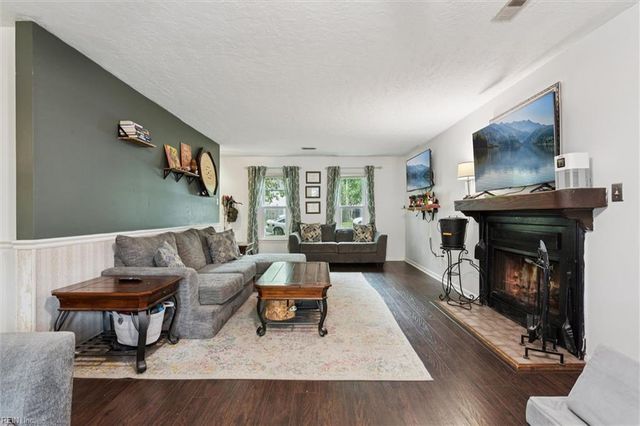 202 Tower LN, Newport News, VA 23608