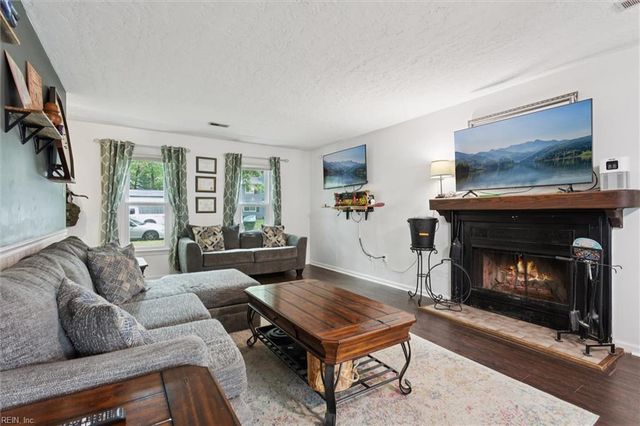 202 Tower LN, Newport News, VA 23608