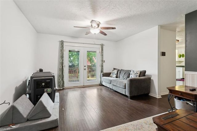 202 Tower LN, Newport News, VA 23608