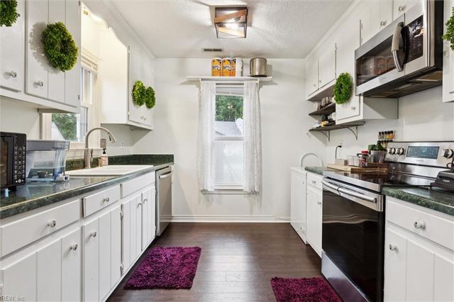 202 Tower LN, Newport News, VA 23608