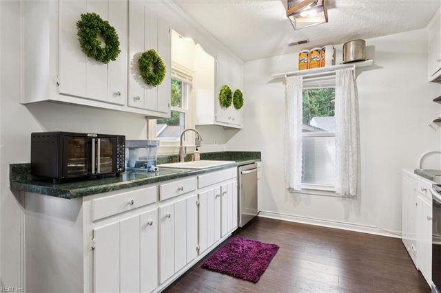 202 Tower LN, Newport News, VA 23608