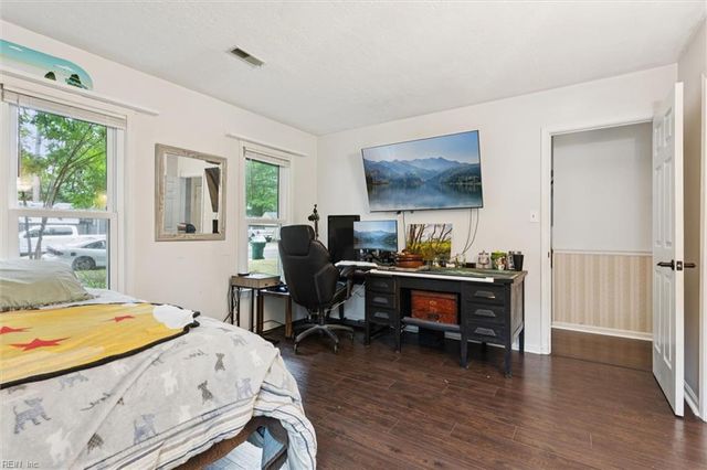 202 Tower LN, Newport News, VA 23608