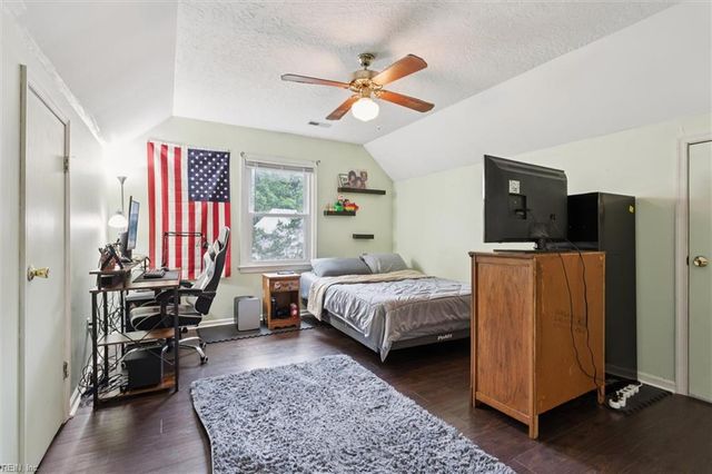202 Tower LN, Newport News, VA 23608