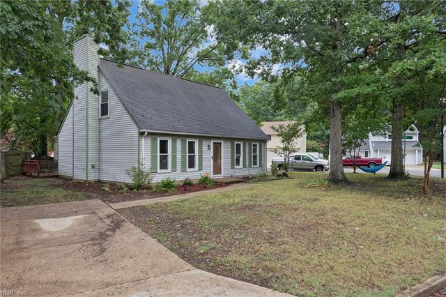 202 Tower LN, Newport News, VA 23608