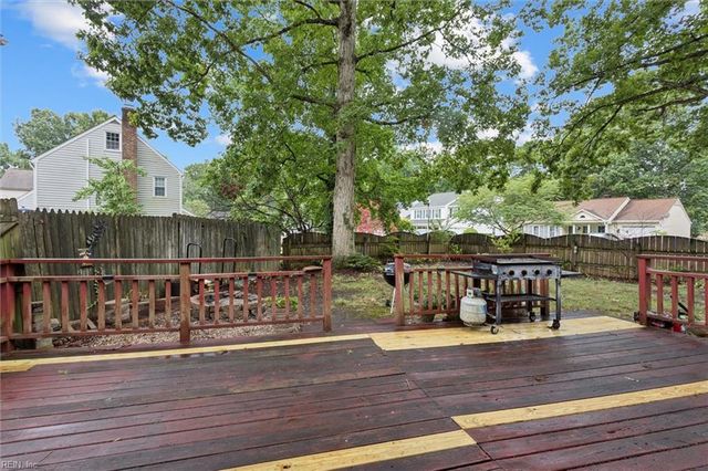 202 Tower LN, Newport News, VA 23608