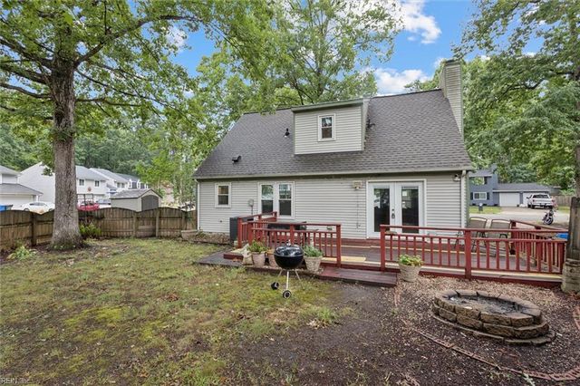202 Tower LN, Newport News, VA 23608