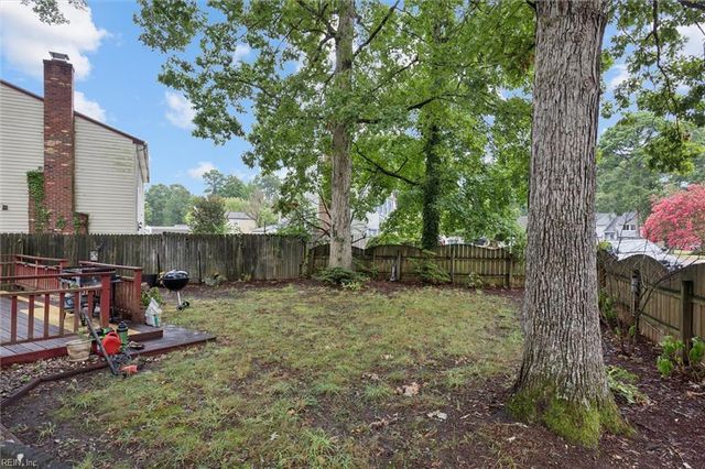 202 Tower LN, Newport News, VA 23608