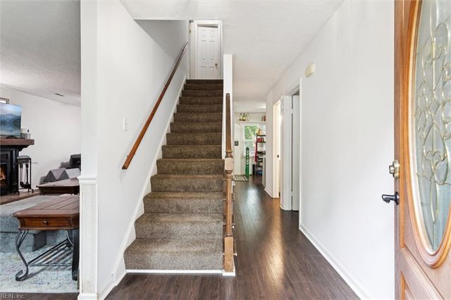 202 Tower LN, Newport News, VA 23608