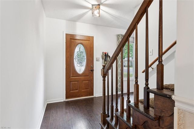 202 Tower LN, Newport News, VA 23608