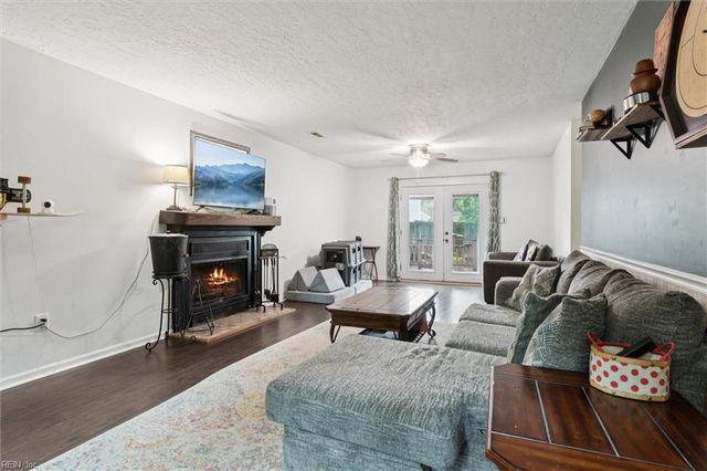 202 Tower LN, Newport News, VA 23608