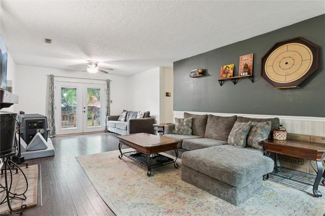 202 Tower LN, Newport News, VA 23608