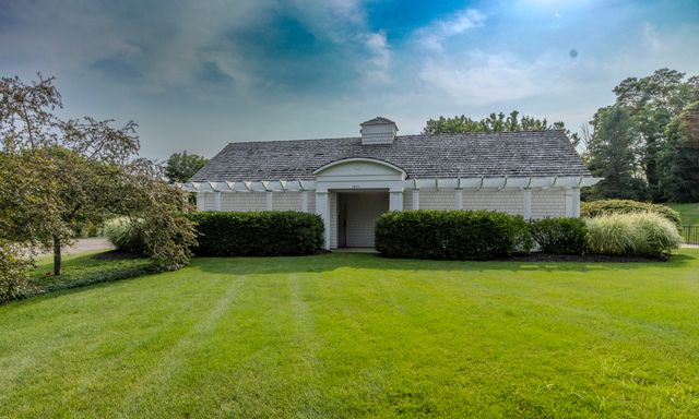 1670 Flowers Crossing Drive Ne, Grand Rapids Twp, MI 49525