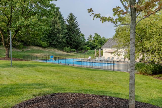 1670 Flowers Crossing Drive Ne, Grand Rapids Twp, MI 49525