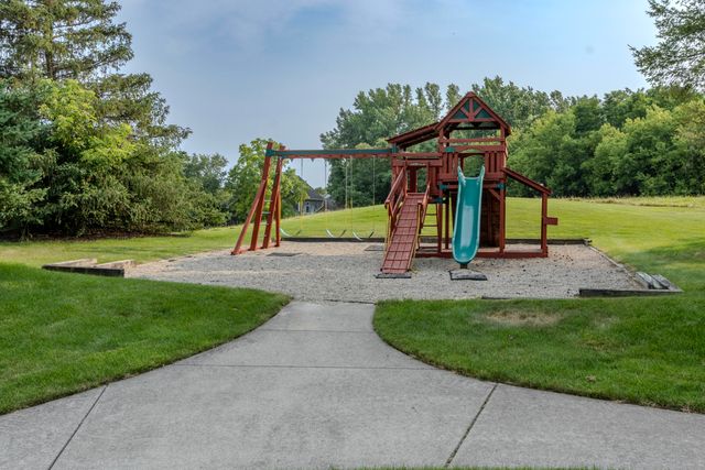 1670 Flowers Crossing Drive Ne, Grand Rapids Twp, MI 49525