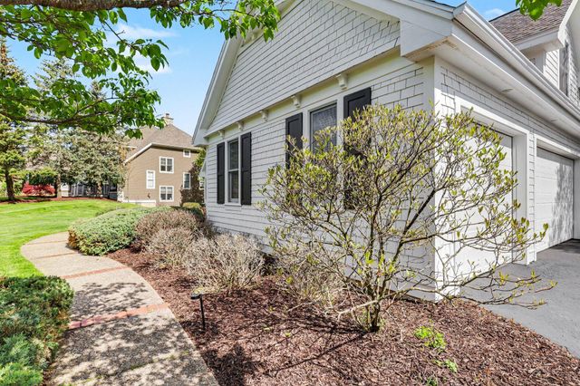 1670 Flowers Crossing Drive Ne, Grand Rapids Twp, MI 49525
