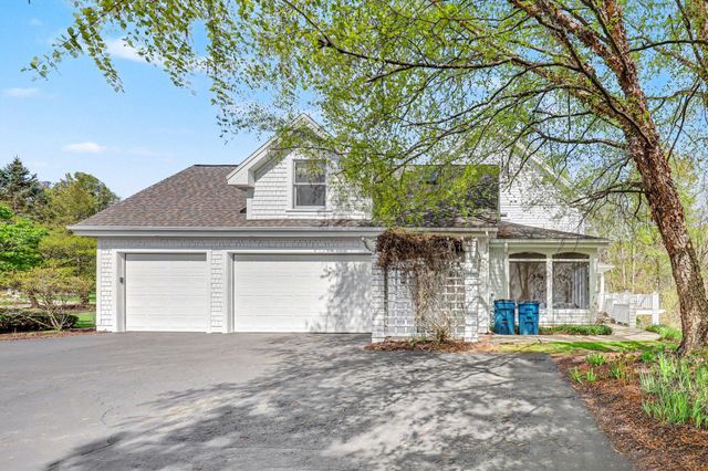1670 Flowers Crossing Drive Ne, Grand Rapids Twp, MI 49525