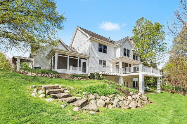 1670 Flowers Crossing Drive Ne, Grand Rapids Twp, MI 49525
