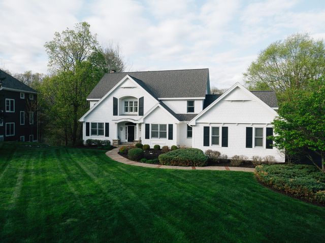 1670 Flowers Crossing Drive Ne, Grand Rapids Twp, MI 49525