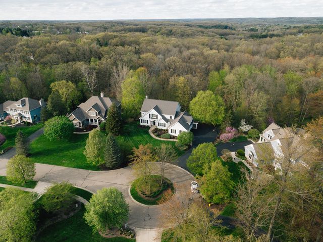 1670 Flowers Crossing Drive Ne, Grand Rapids Twp, MI 49525