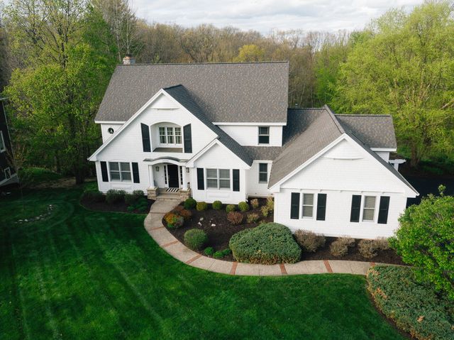 1670 Flowers Crossing Drive Ne, Grand Rapids Twp, MI 49525