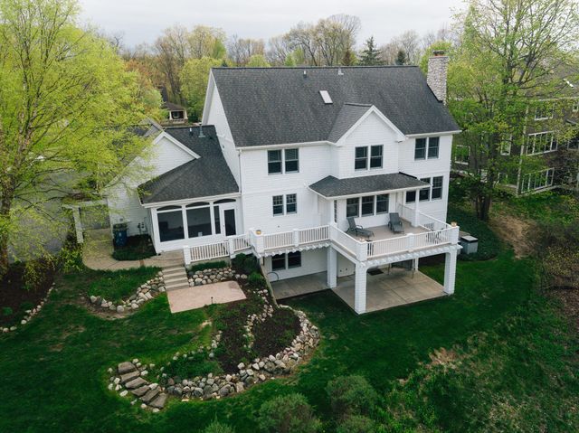 1670 Flowers Crossing Drive Ne, Grand Rapids Twp, MI 49525